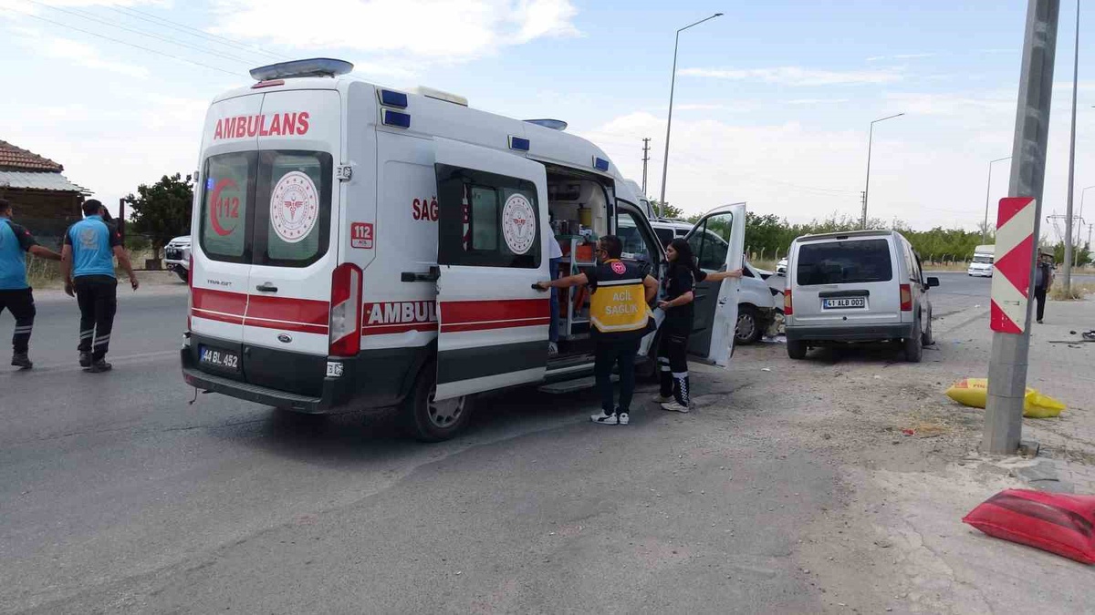 Malatya\'da Trafik Kazası: 8 Yaralı