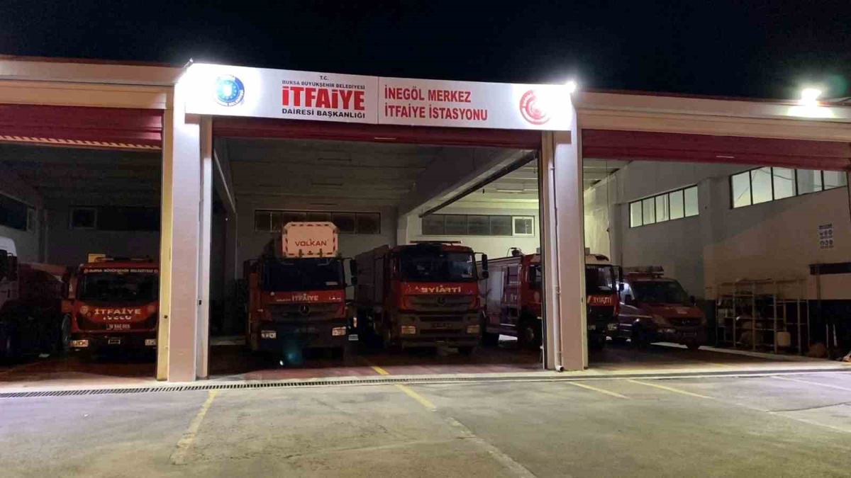 Yılan Otomobilin Motoruna Girdi
