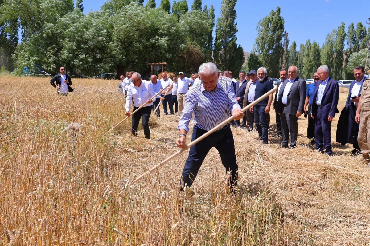 Binali Yıldırım Beşpınar Köyü\'nde Harman Şenliği\'ne Katıldı