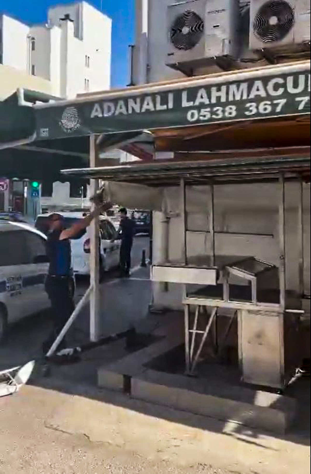 Seyyar Satıcıdan Skandal Davranış