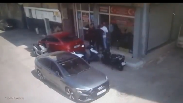 Eleştirilere tahammül edemeyen Kilis Belediye Başkanı muhtara saldırdı