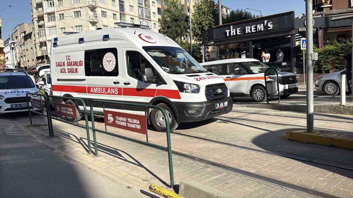 Eskişehir\'de Tramvay Yaya Çarptı