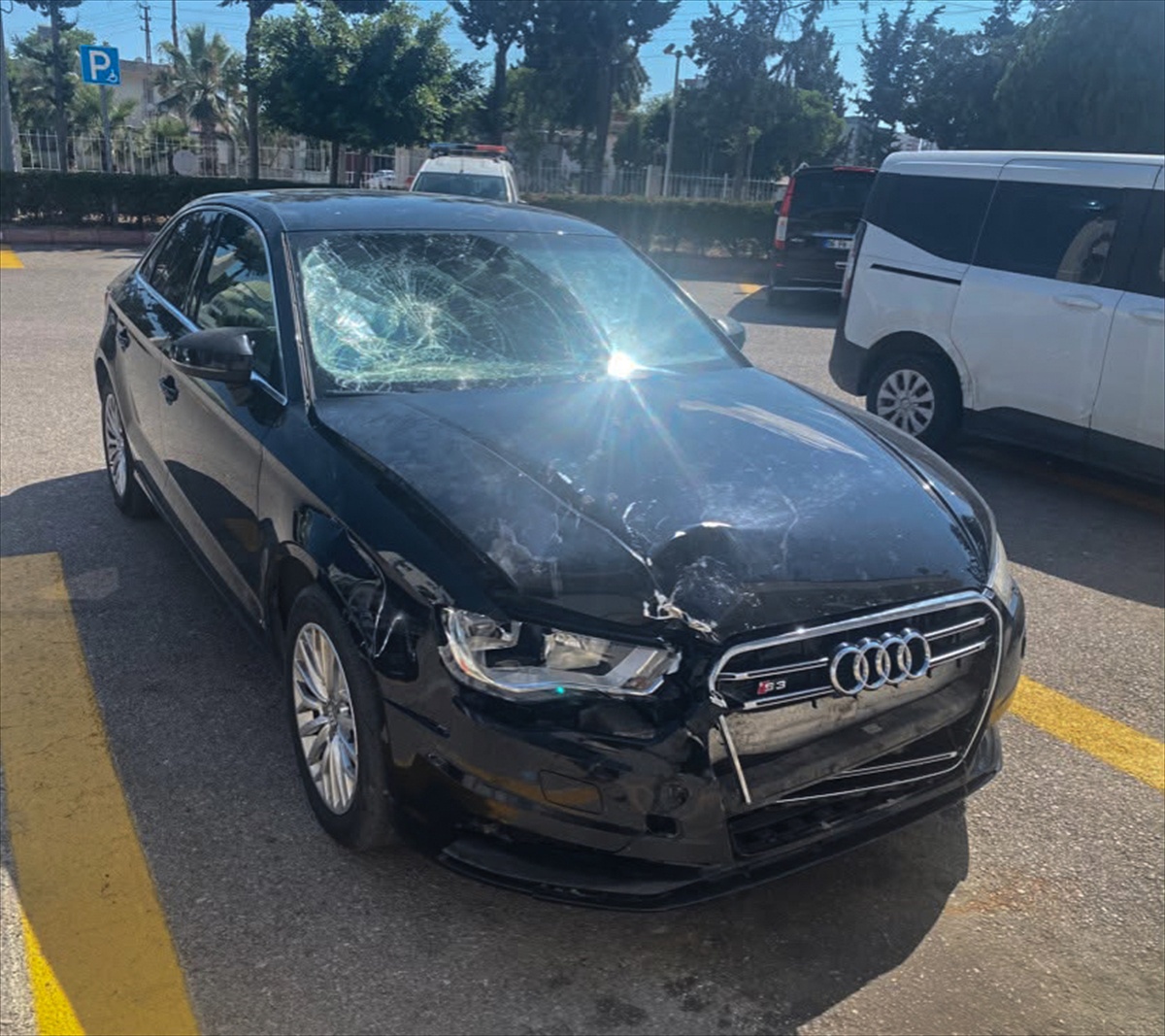 Mersin\'de Otomobil Motosiklete Çarptı: Sürücü Tutuklandı