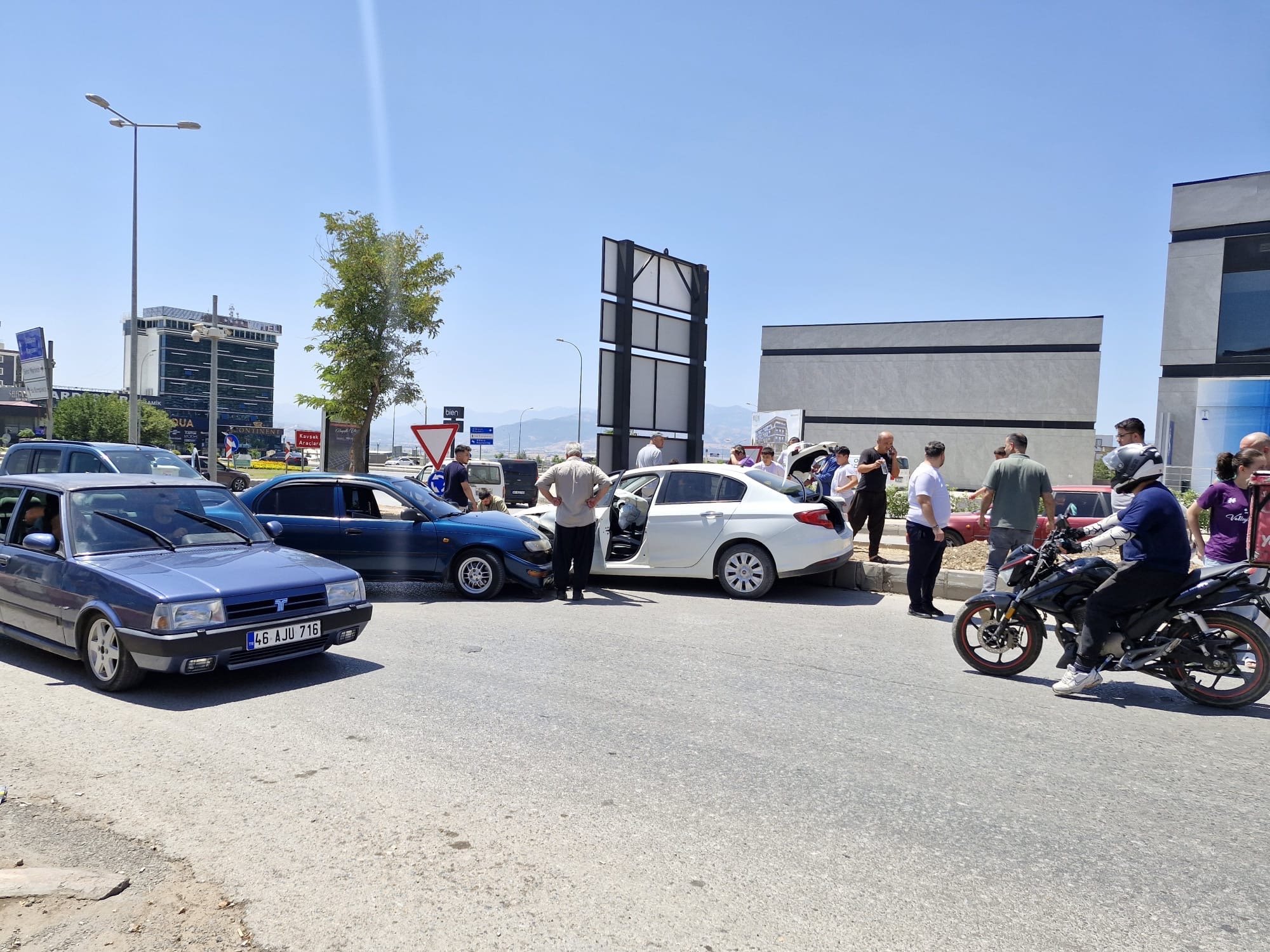 <a class='keyword-sd' href='/kahramanmaras/' title='Kahramanmaraş'>Kahramanmaraş</a>'ta <a class='keyword-sd' href='/trafik/' title='Trafik'>Trafik</a> Kazası: 3 Yaralı