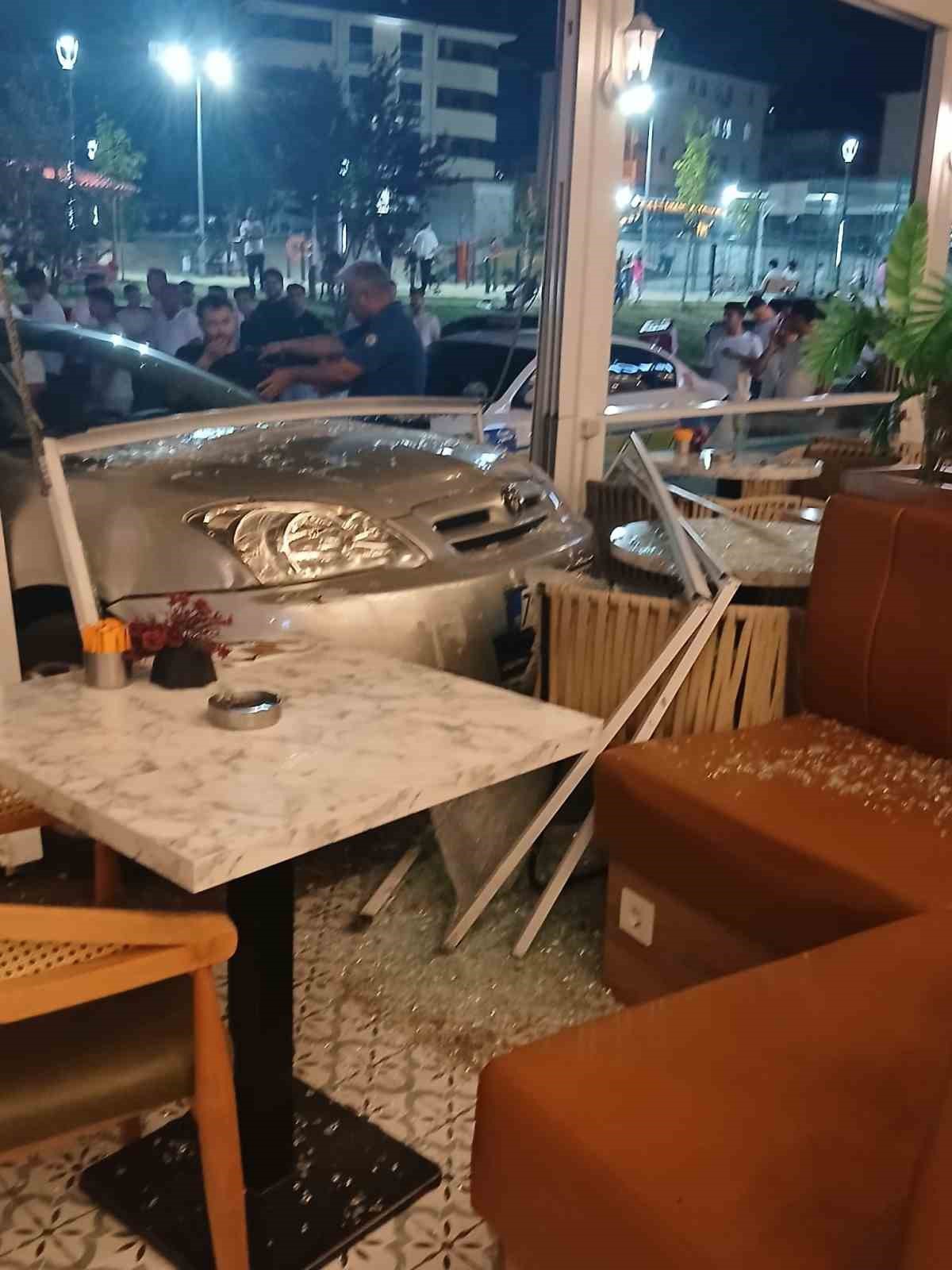 Park Halinde Kafeye Daldı