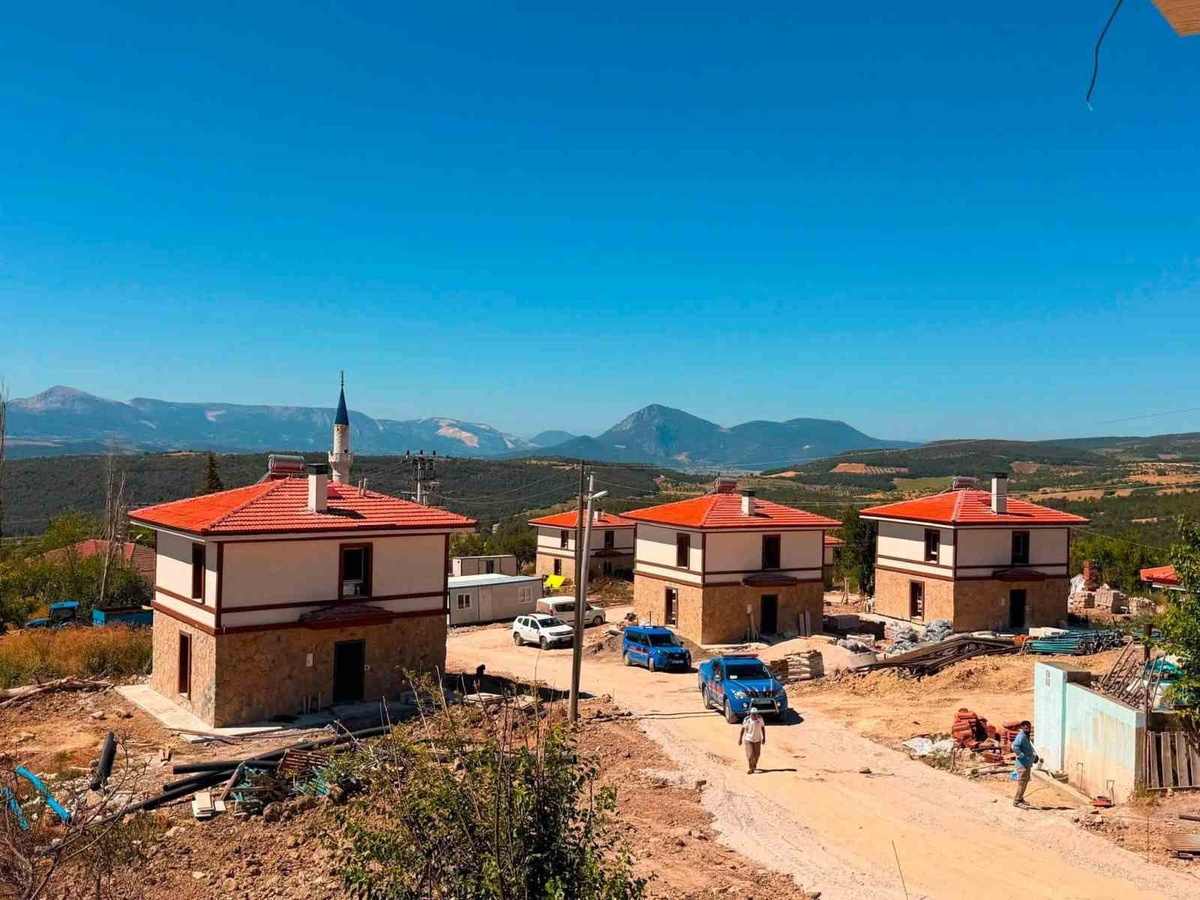 Kaymakam Titiz, TOKİ Konutlarını İnceledi
