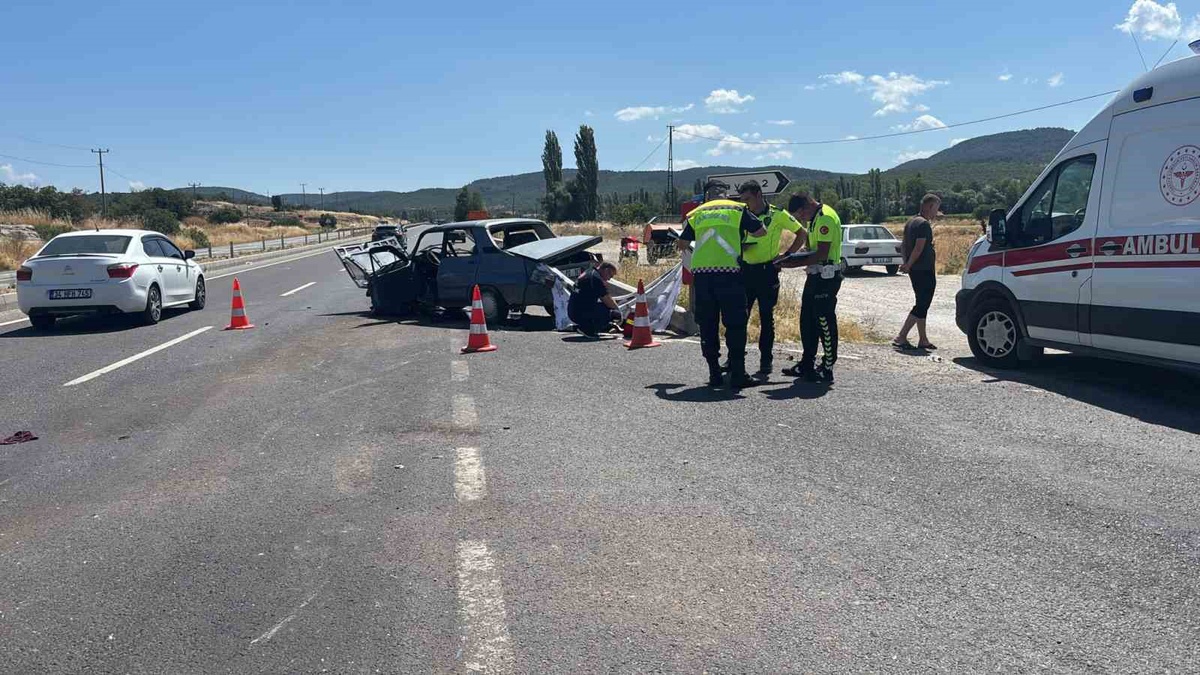 Trafik Kazası: 1 Ölü, 4 Yaralı