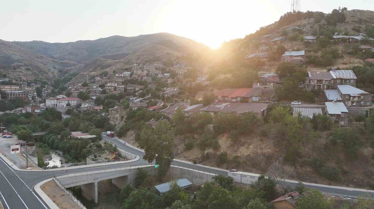 Maden\'de Gün Batımı ve Tarihi Baca