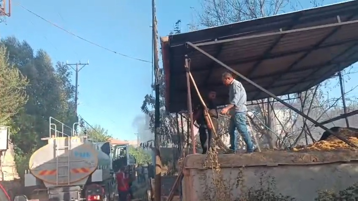 Darende\'de Yangın: 2 Ahır ve 1 Ev Zarar Gördü