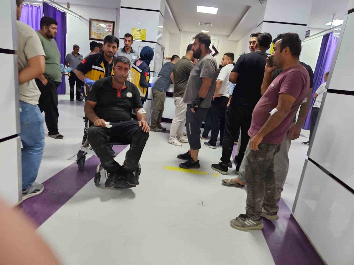 Malatya’daki yangında 1’i itfaiye eri 19 kişi dumandan etkilendi