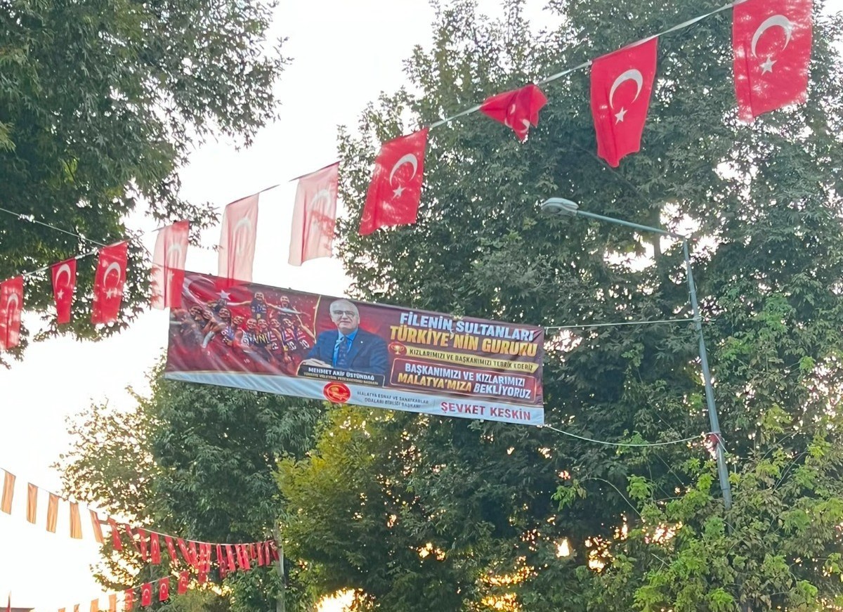 Malatya\'dan Voleybol Takımına Tebrik