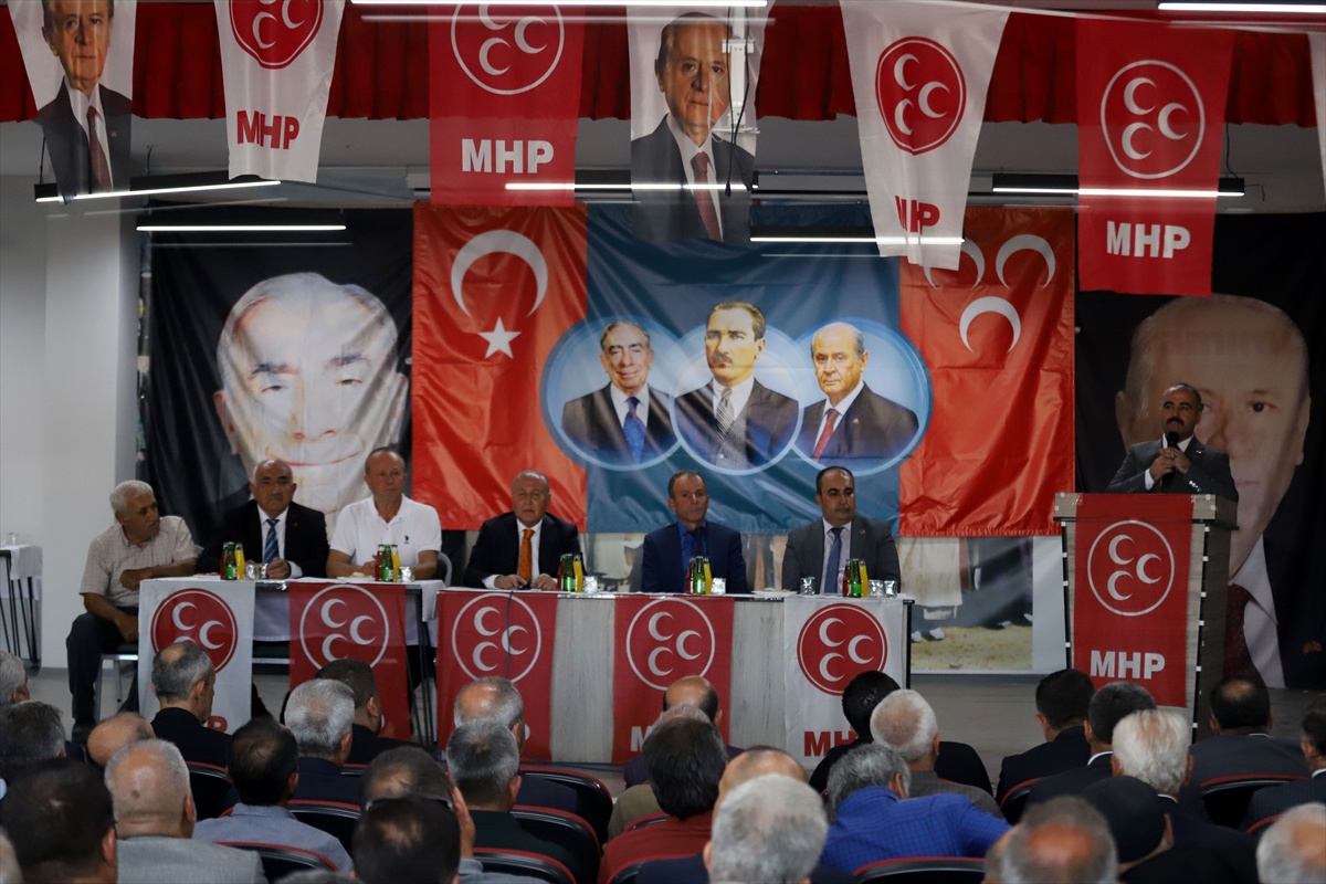 MHP Hekimhan Kongresi\'nde Akyüz Yeniden Başkan