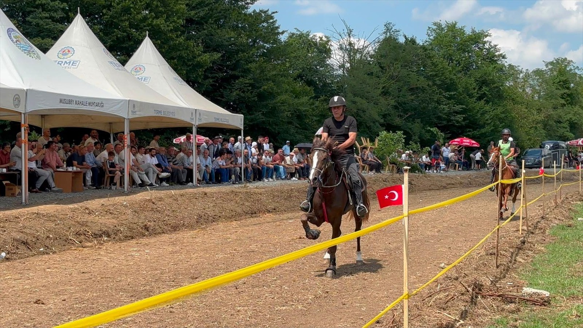 Samsun\'da Geleneksel Rahvan At Yarışları