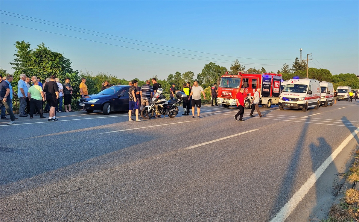 Samsun\'da Halk Otobüsü Devrildi: 15 Yaralı