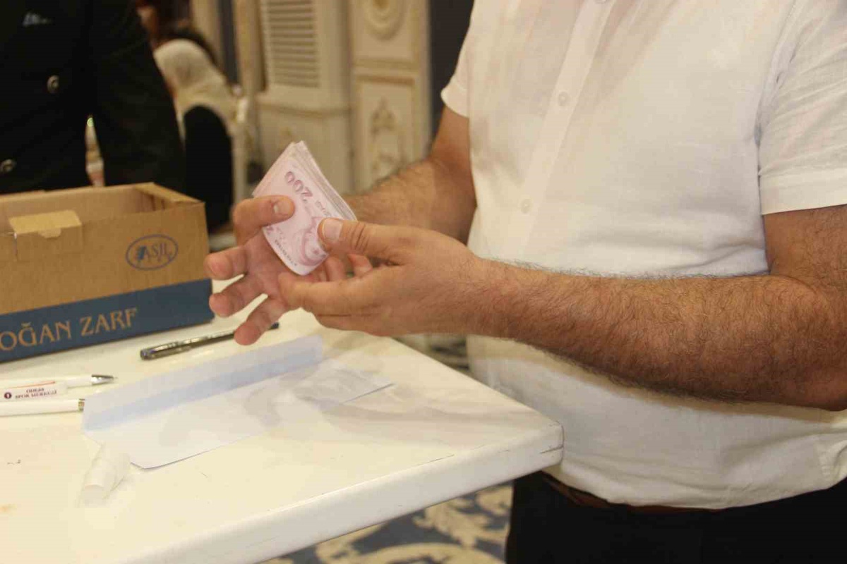 Şanlıurfa’dan örnek dayanışma: Sünnet düğününde takılan tüm takılar şehit ailelerinin çocuklarına bağışlandı