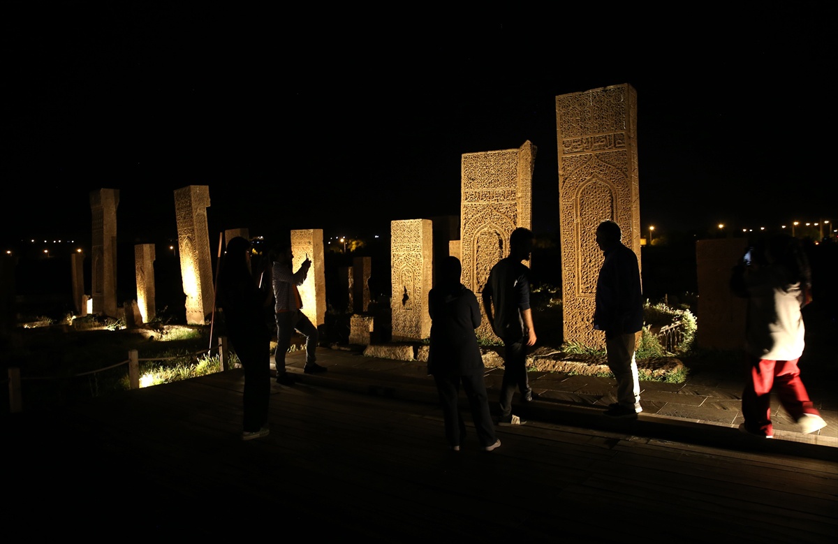 Ahlat’ta Gece Müze Deneyimi