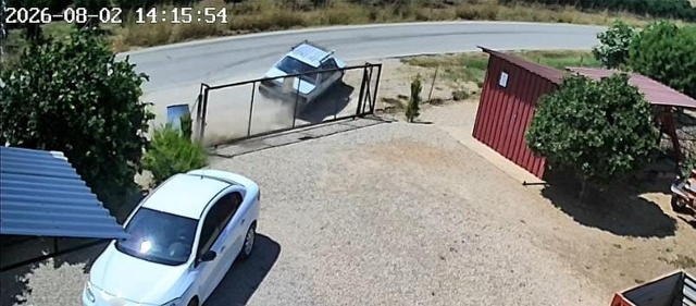 Otomobilin takla attığı anlar kamerada: Aynı aileden 2 kişi yaralandı, 3 çocuk kurtuldu
