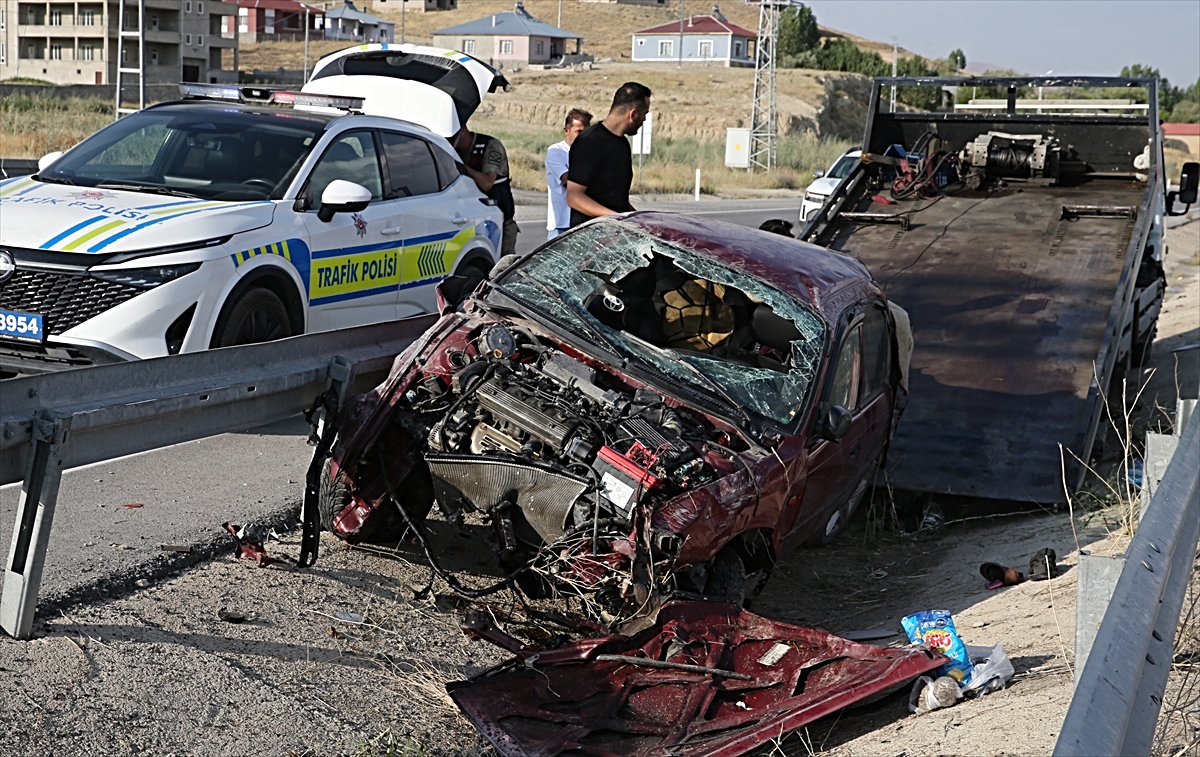 Van\'da Trafik Kazası: 4 Yaralı