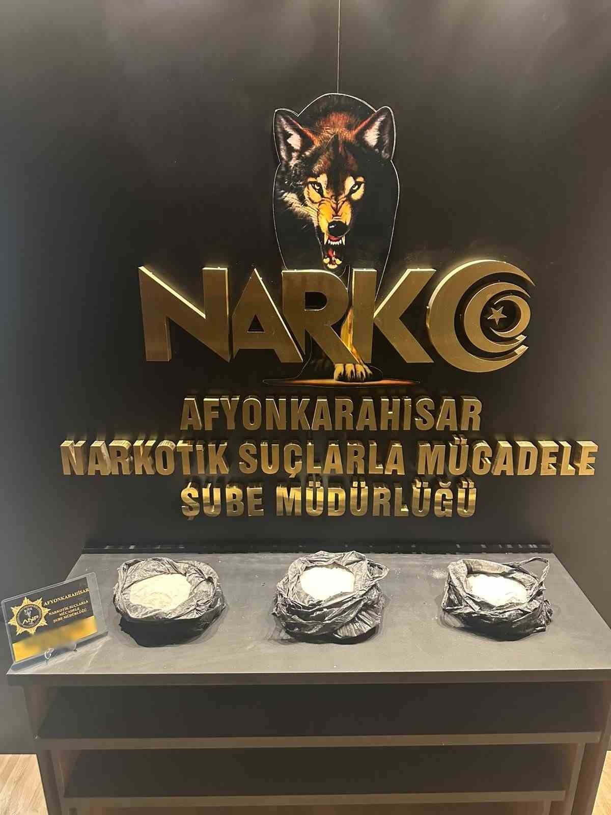 Afyonkarahisar\'da 5 kg uyuşturucu hammaddesiyle yakalanan şahıs tutuklandı