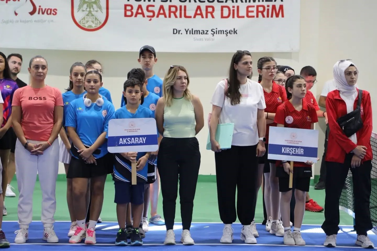 Sivas'ta ANALİG Tenis Müsabakaları Başladı