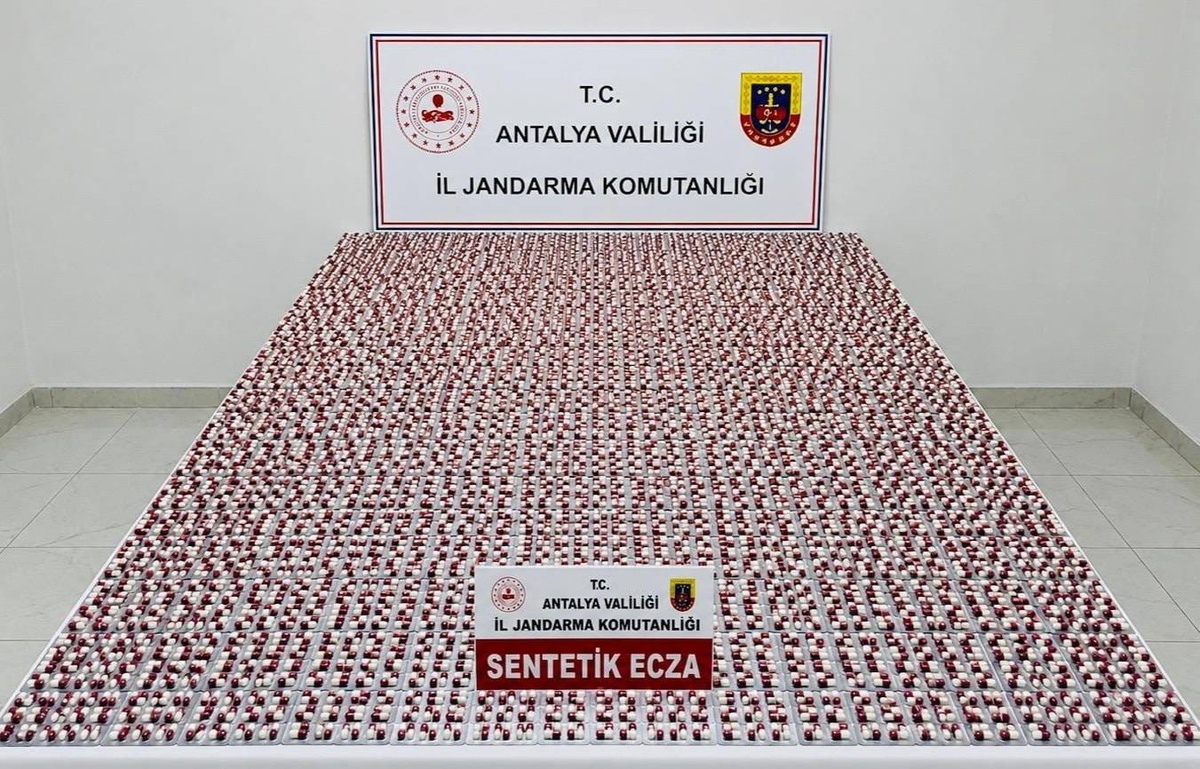 Antalya\'da Uyuşturucu ve Tabanca Ele Geçirildi