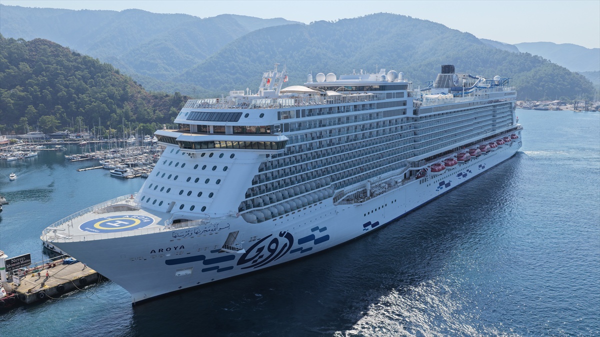 Aroya Gemisi Marmaris\'e 3.633 Turist Getirdi