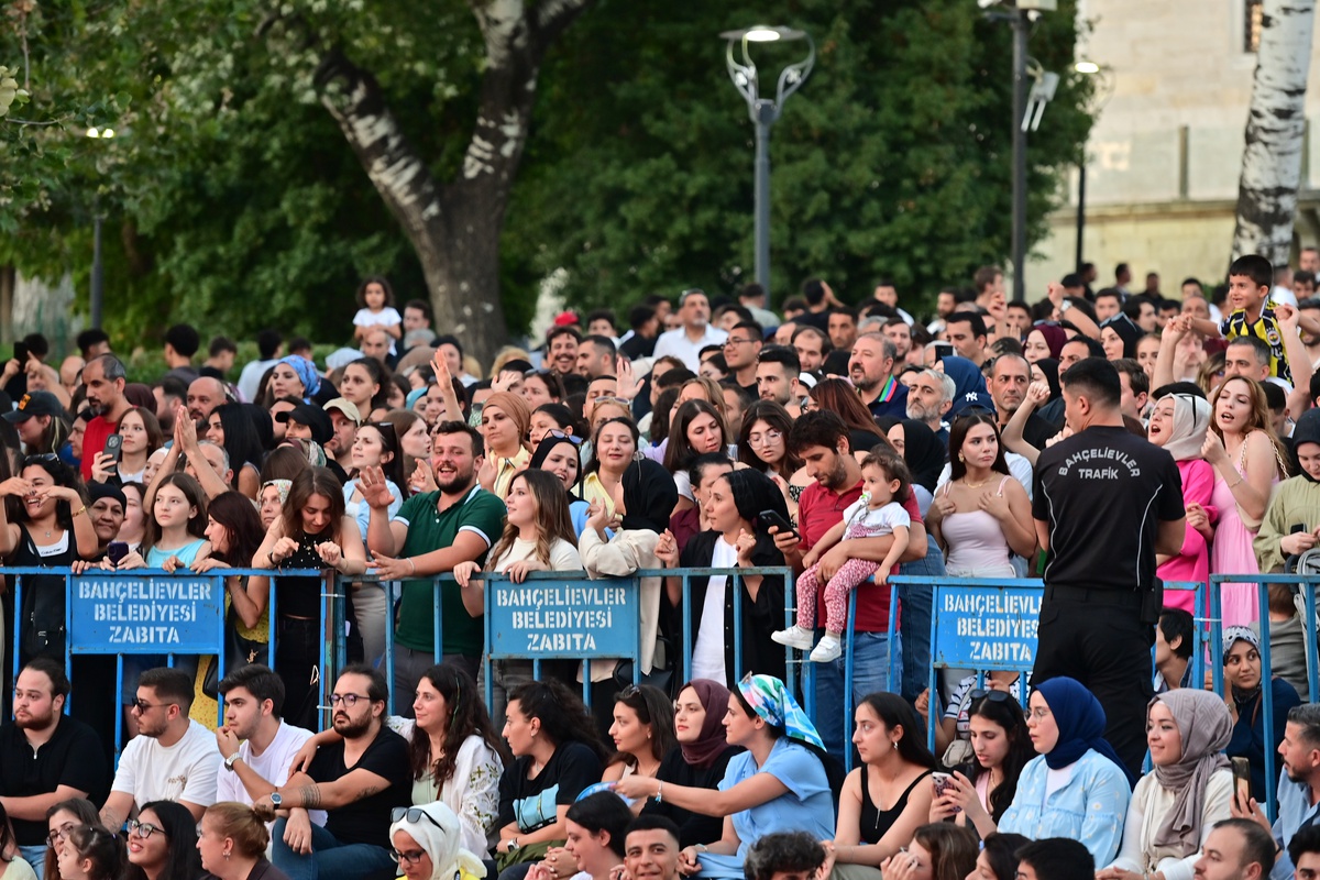 Bahçelievler Yaz Festivali\'nde Koray Avcı Coşkusu