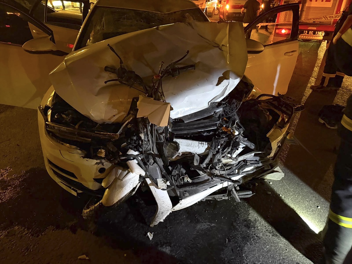 Tatvan\'da Motosiklet Kazası: Uzman Çavuş Hayatını Kaybetti