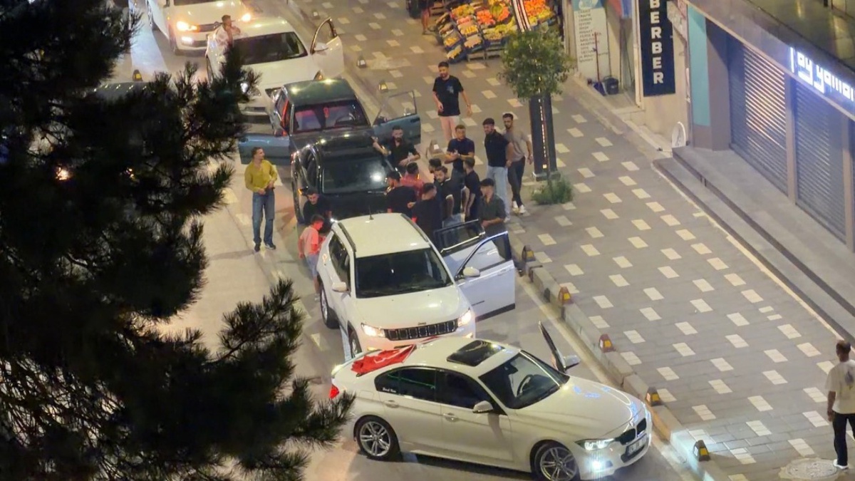 Bolu\'da Asker Uğurlama Konvoyu Trafiği Kilitledi