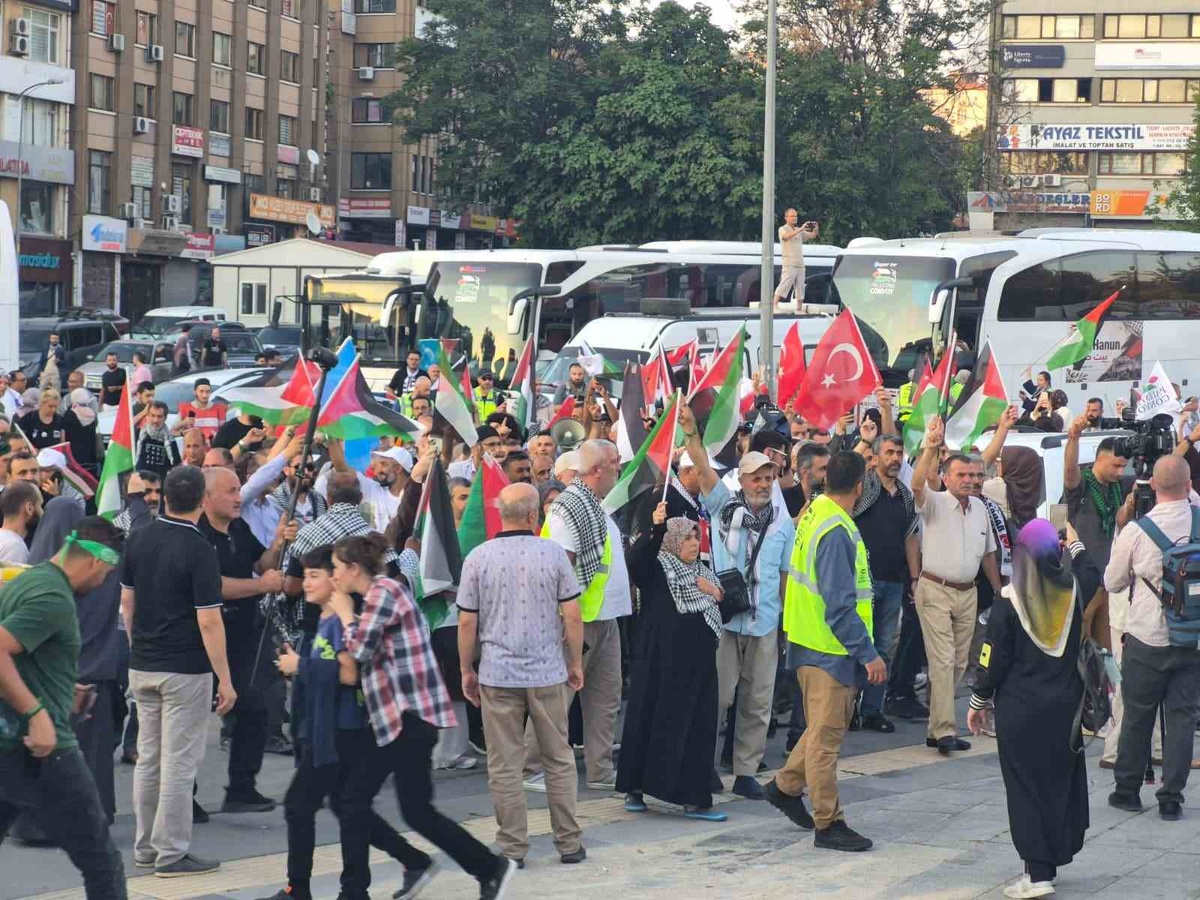 Filistin Konvoyu Ankara\'da Karşılandı