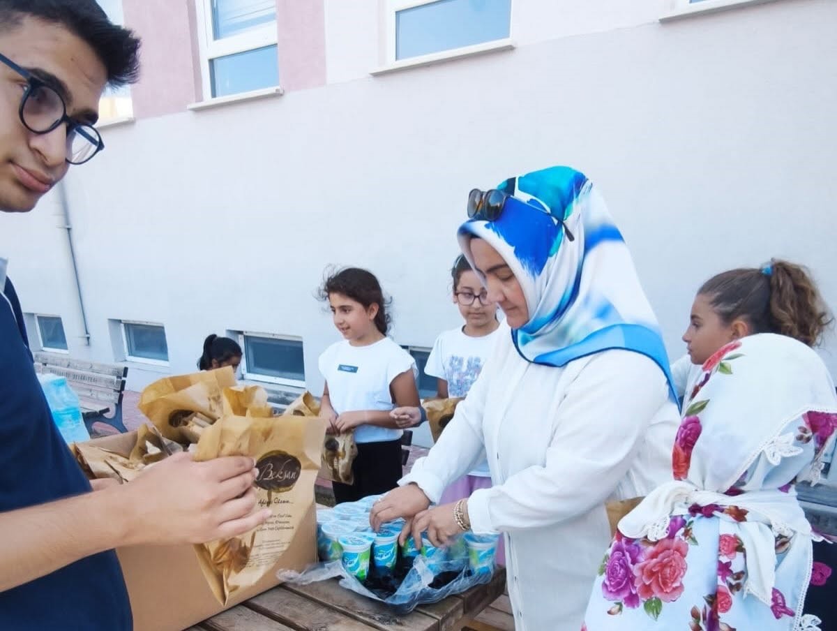 Muhtar Kozan\'dan Öğrencilere İkram ve Başarı Dileği