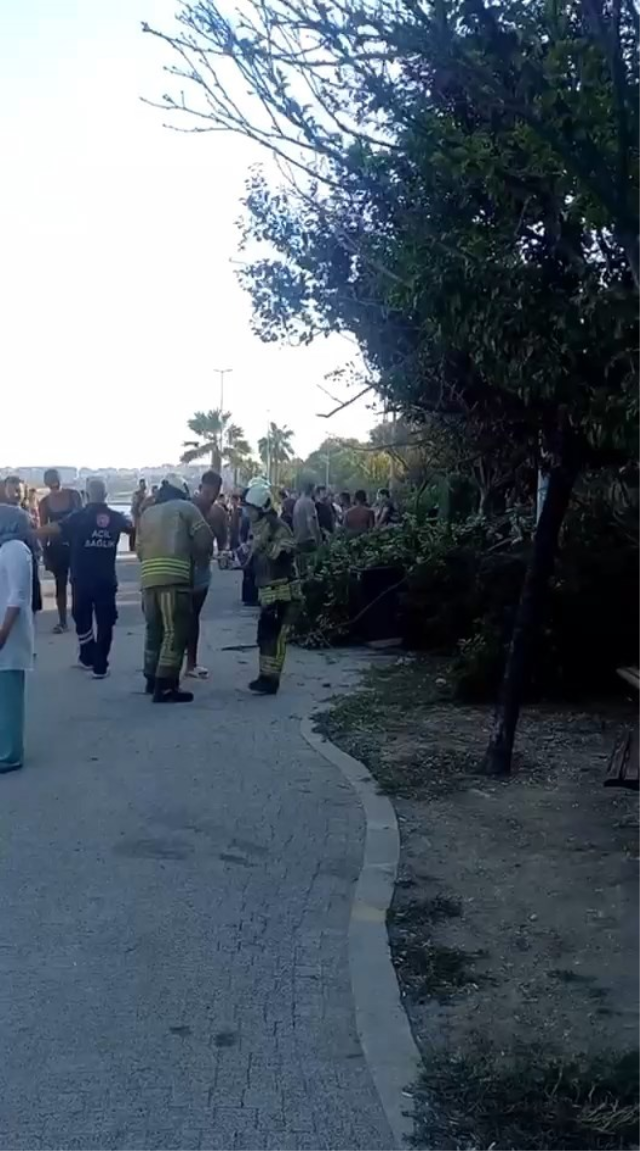 Büyükçekmece'de Toprak Kayması: Mahsur Kalanlar İçin Kurtarma Çalışması
