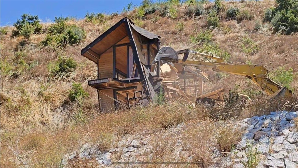 Çanakkale\'de 16 kaçak yapı yıkıldı