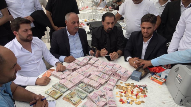 Damada yaklaşık 20 milyon TL, geline kilolarca altın takıldı