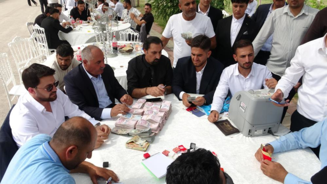 Damada yaklaşık 20 milyon TL, geline kilolarca altın takıldı