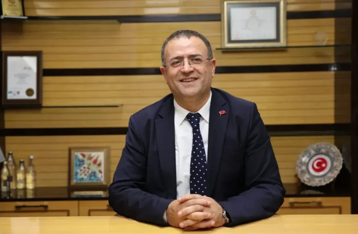 CHP\'den 19 İstifa: Sertif Gökçe Yeni Parti\'ye Katıldı