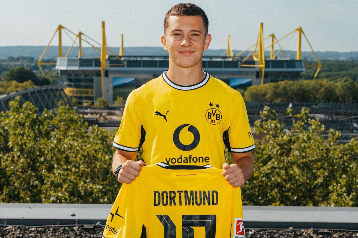 Dortmund\'dan 18 yaşındaki yıldıza servet! Çuval çuval para verip formayı giydirdiler