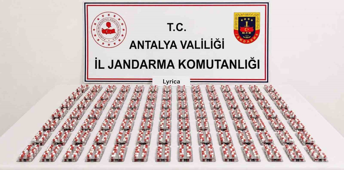 Antalya\'da Uyuşturucu Hap Operasyonu