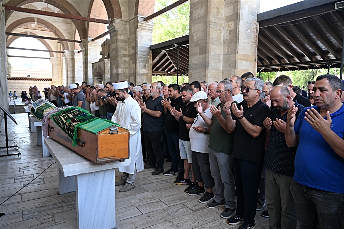 Edirne\'de Traktör Devrildi, Çift Hayatını Kaybetti