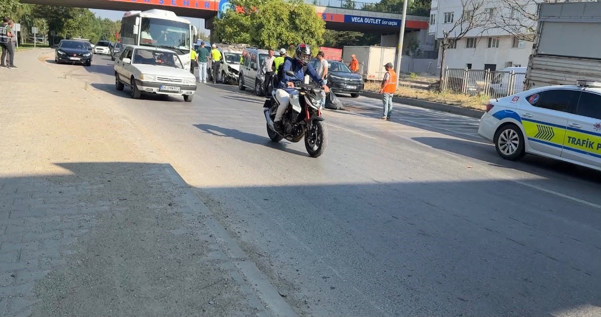 Eskişehir\'de Zincirleme Kaza: 2 Yaralı