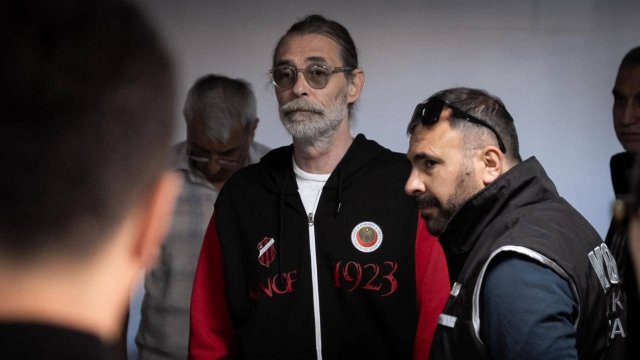 Etimesgut Belediye Başkanı <a class='keyword-sd' href='/erdal-besikcioglu-2/' title='Erdal Beşikçioğlu'>Erdal Beşikçioğlu</a> tutuklandı