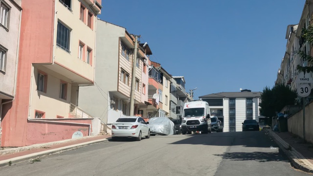 Sabah uyandığında eşini, yüzü kanlar içinde yerde buldu