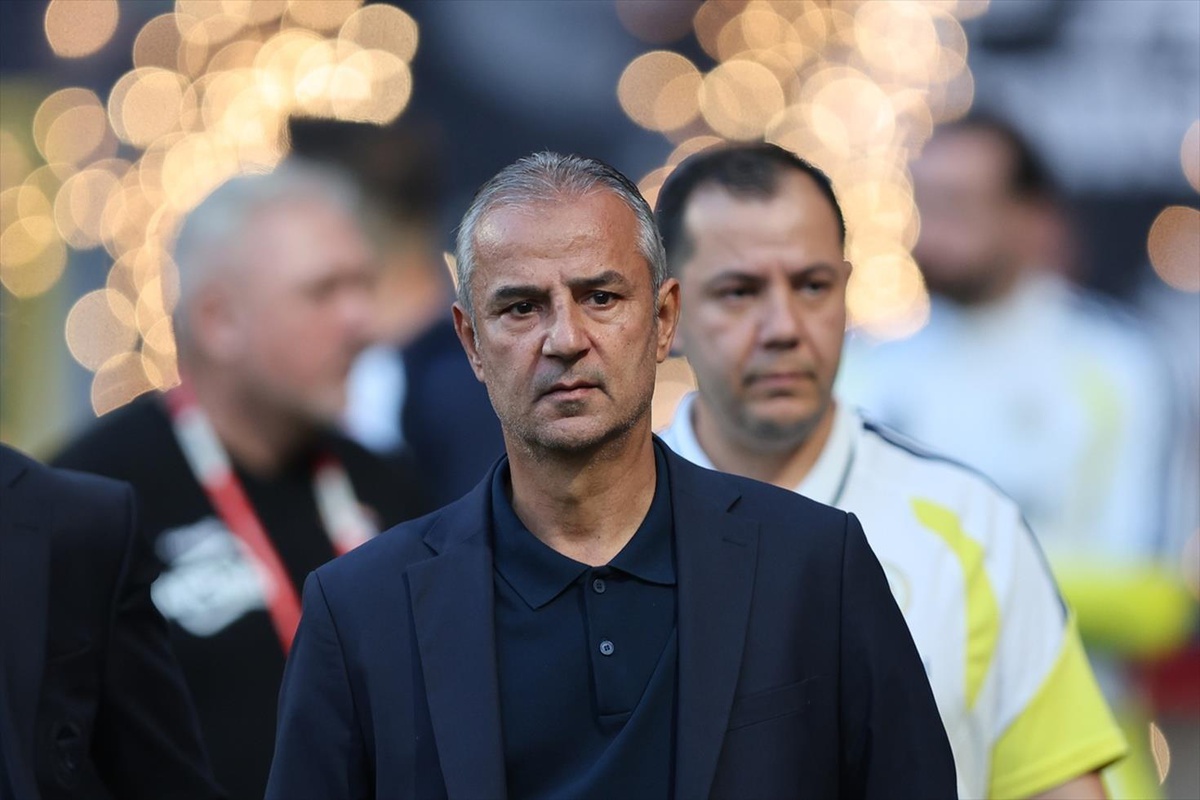 Fenerbahçe\'de büyük kriz! Yıldız futbolcu İsmail Kartal\'ı şikayet etti
