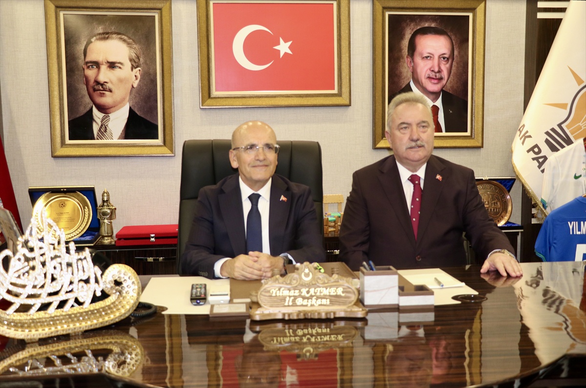 Bakan Şimşek Rize\'de temaslarda bulundu