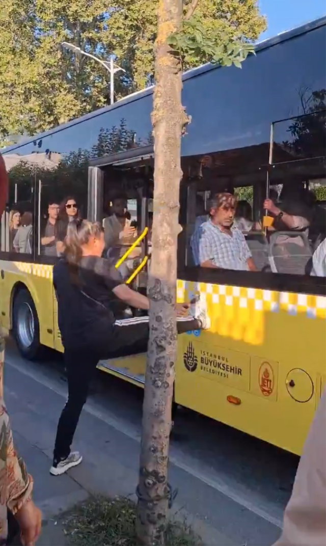 İETT otobüsünde cinnet anları: Tüm yolcularla tartışan kadın sonra araca saldırdı