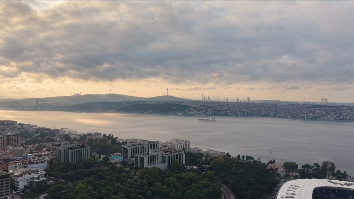 İstanbul\'da Yoğun Sis Ulaşımı Etkiledi