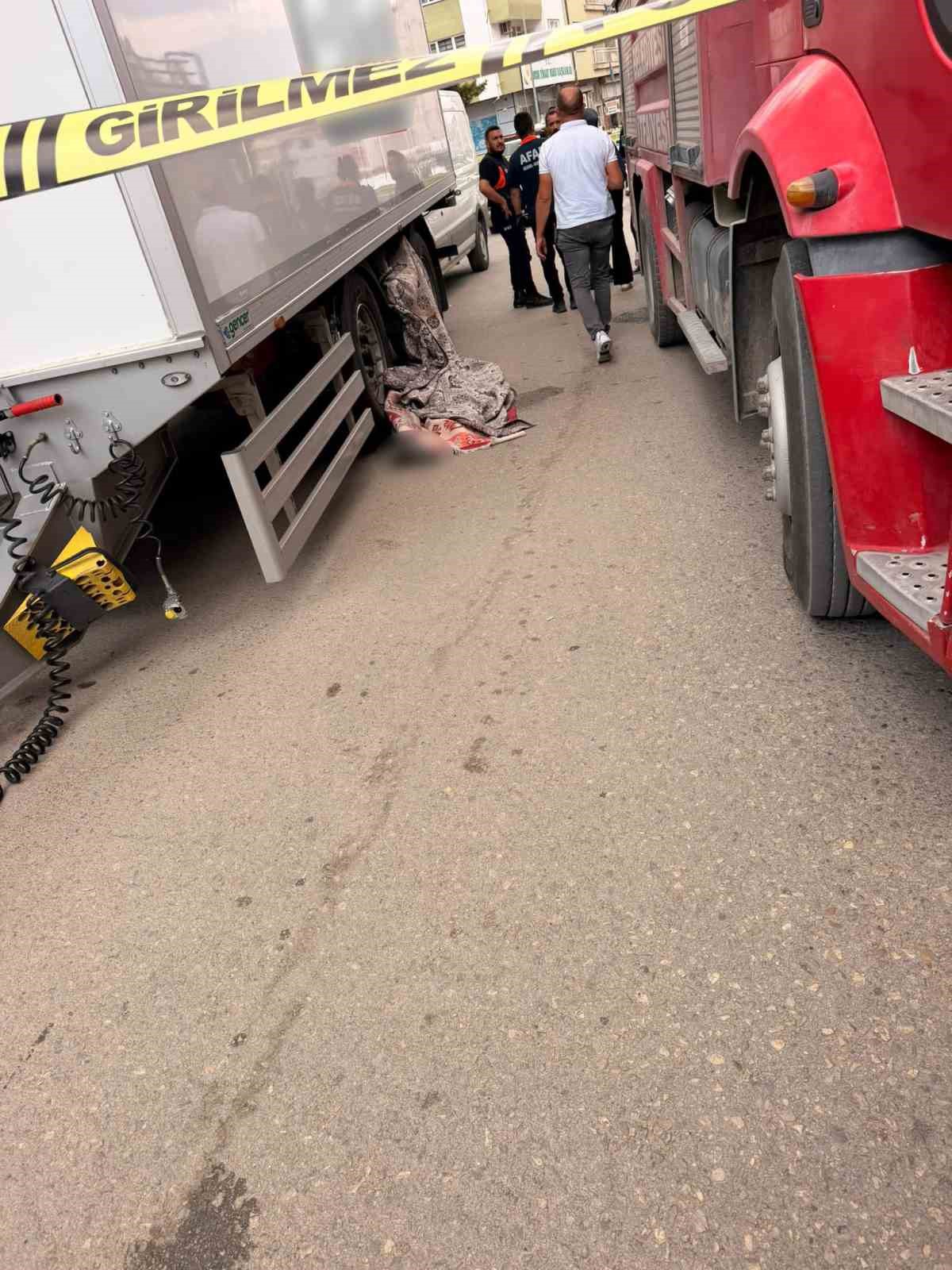 Kamyon Dorsesi Altında Kalan Çalışan Hayatını Kaybetti