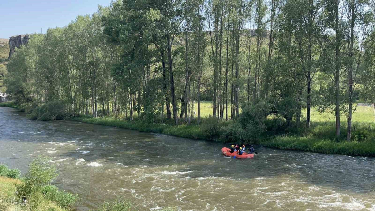 Akyaka Kanyonu\'nda Rafting Eğitimi