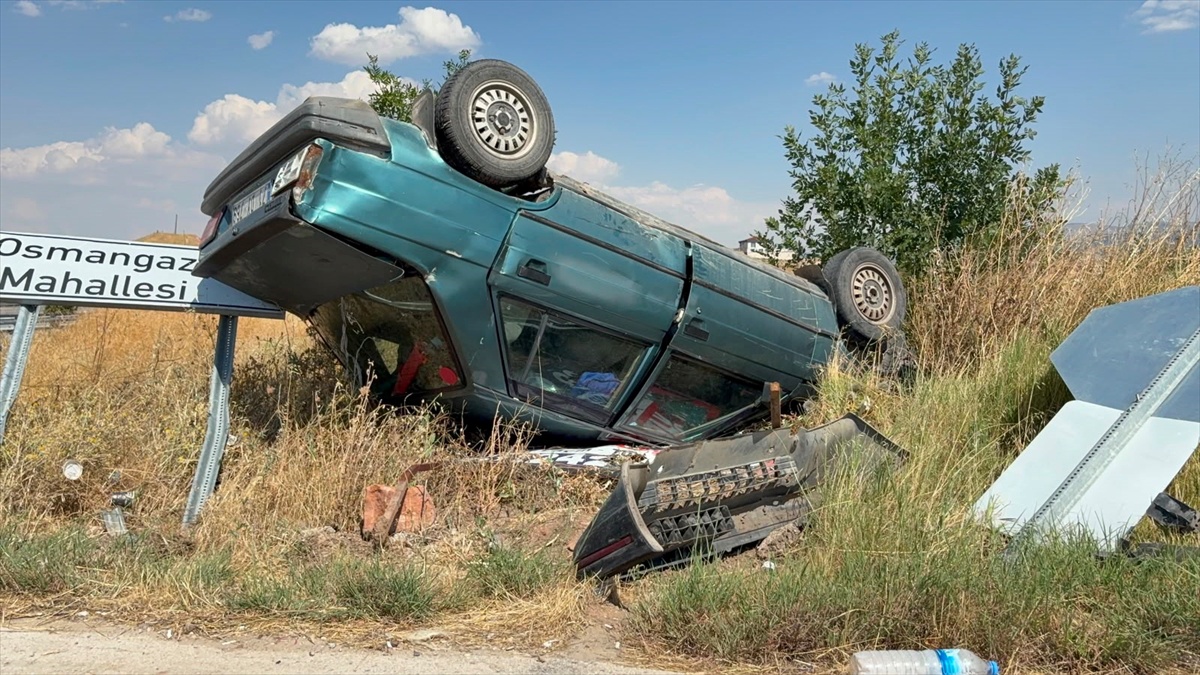 Kırıkkale\'de Devrilen Otomobilin Sürücüsü Yaralandı