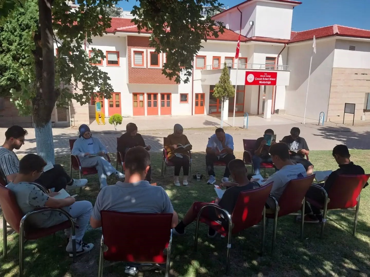 Açık Havada Kitap Okuma Etkinliği